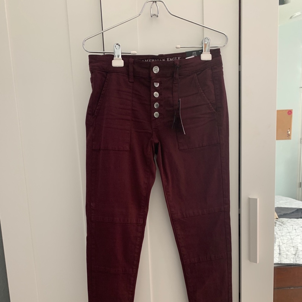 BRAND NEW WITH TAGS: MAROON LOW RISE JEGGINS